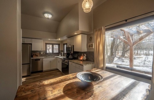 Livingston Casa | Paradise Valley River Cottage