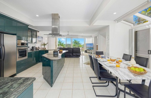 Bonny Hills Casa | Paradise View - coastal townhouse Bonny Hills