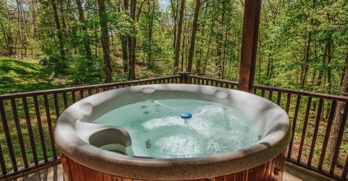 Unionville Casa | Paradise View Log Cabin
