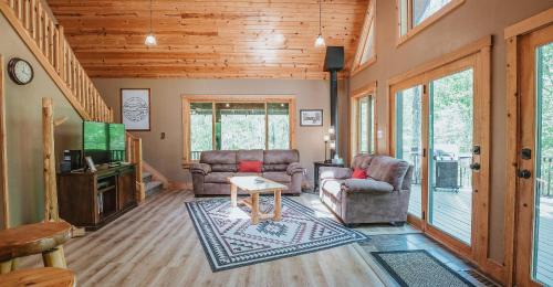 Unionville Casa | Paradise View Log Cabin