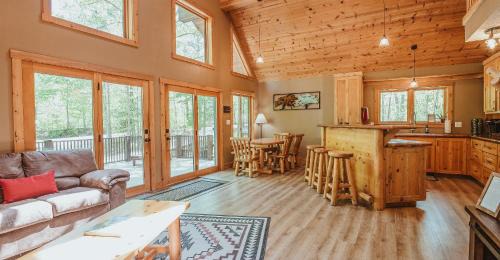 Unionville Casa | Paradise View Log Cabin