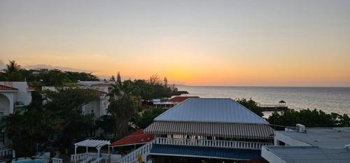 Runaway Bay Apartamento | Paradise View- Oceanfront Oasis