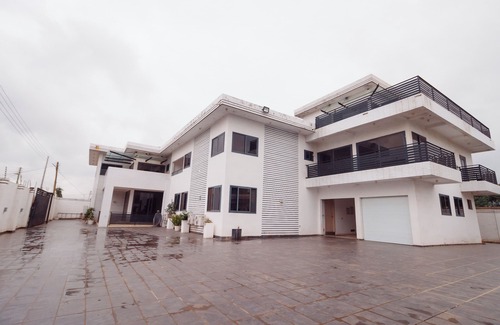 Accra Villa | Paradise Villa 4 BR Pool & Car