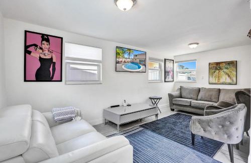 Hallandale Beach Villa | Paradise Villa With Heated Pool Close To Beach