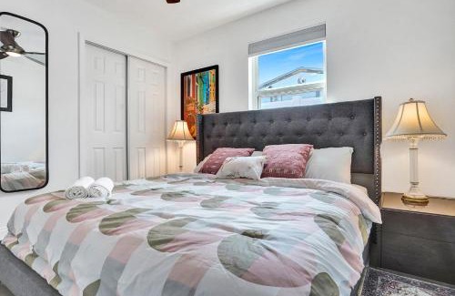 Hallandale Beach Villa | Paradise Villa With Heated Pool Close To Beach