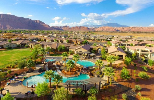 Santa Clara Casa | Paradise Village 95 Kid Friendly Home, Private Hot Tub, Nintendo Switch, Air-Hockey, Resort Style Pool and Water Park