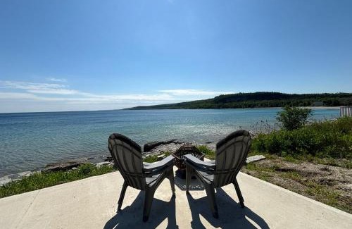 Lion's Head Casa | Paradise Waterfront Gem With Georgian Bay Views