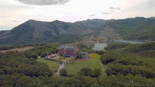 Ruesga (Castilla y León) Hotel | Parador de Cervera de Pisuerga