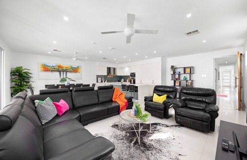 West Beach Casa | Parea on Cavendish - Beach Views!