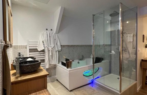 La Ville-du-Bois Apartamento | PARENTHESE LOVE - Bali Mon Amour Suite Balneo SPA Proche Orly-Paris