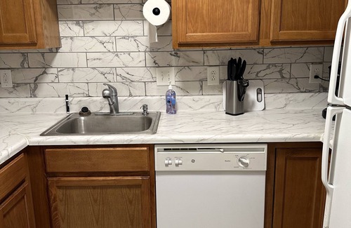 Falls Church Condominio | Parents Nest & Alumni Abode