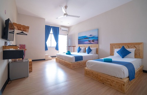 Lubok Buaya Hotel | Paretto Seaview Hotel