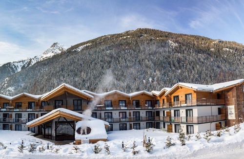 Les Tines Condominio | Parfait pour vos prochaines Vacances | Accès Piscine intérieure + extérieure