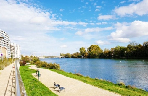 Juvisy-sur-Orge Apartamento | Paris (12mn), Station, shops, Nice studio facing the Seine