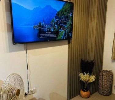 Project 8 Apartamento | Paris Theme Near Trinoma SM North LRT Roosevelt SNR Congressional Free Netflix Fast Internet
