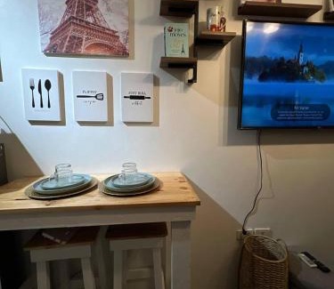 Project 8 Apartamento | Paris Theme Near Trinoma SM North LRT Roosevelt SNR Congressional Free Netflix Fast Internet