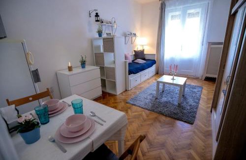 Ujlipotvaros Apartamento | Parisian Soul In The Heart Of Budapest