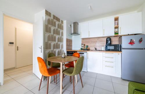Athis-Mons Apartamento | Parisian Terrace - Close to Orly and RER Station C, D