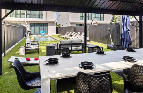 Buena Vista Casa | Parisian Vibe in Design District Miami with Private Pool BBQ Spacious Backyard