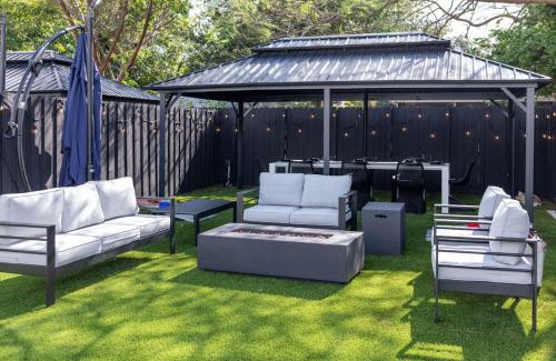 Buena Vista Casa | Parisian Vibe in Design District Miami with Private Pool BBQ Spacious Backyard