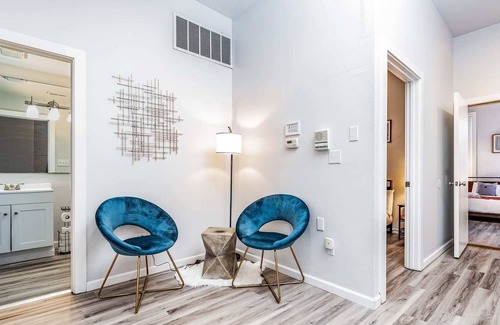 Lafayette Square Apartamento | Park Ave Townhome w/parking by CozySuites