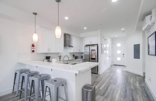 University Heights Apartamento | Park Blvd 301 / Modern / Urban Oasis / SPA