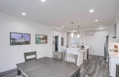 University Heights Apartamento | Park Blvd 302 / Newly Built / Spa / Central
