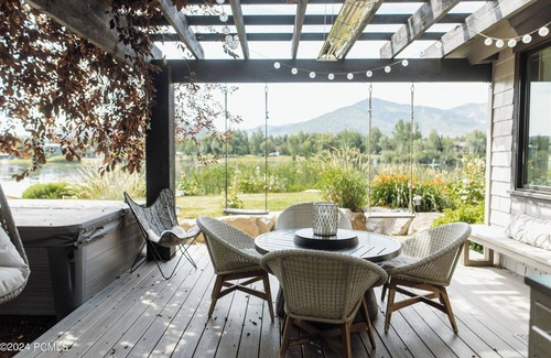 South Snyderville Basin Casa | Park City Luxury Lakefront w/Spectacular Views! Hot Tub, 4min to Ski Lift, 5BR.