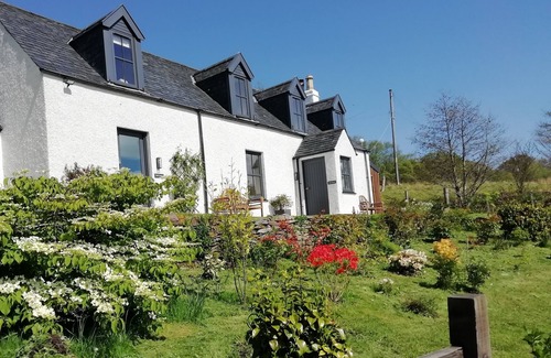 Lochcarron Cabaña | Parque Cottage - Casa de campo tradicional Croft con hermosas vistas a través del Loch