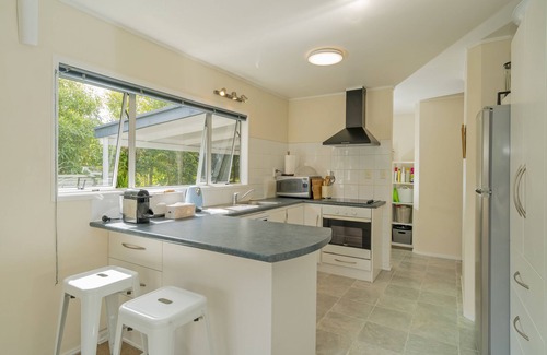 Whangamata Cabaña | Park Drive - Whangamata Holiday Home