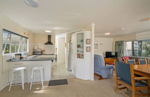 Whangamata Cabaña | Park Drive - Whangamata Holiday Home