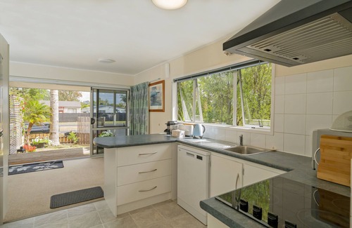 Whangamata Cabaña | Park Drive - Whangamata Holiday Home