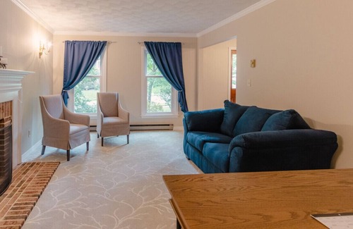 Park Forest Village Casa | Park Forest for Penn State Visits - 3.8 miles to Beaver Stadium!