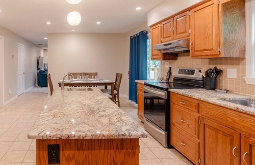 Park Forest Village Casa | Park Forest for Penn State Visits - 3.8 miles to Beaver Stadium!
