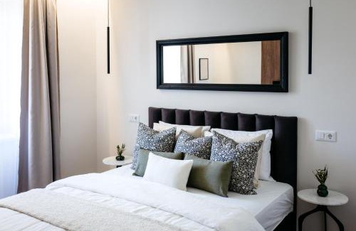 Gyor Apartamento | Park Home with Free Street Parking