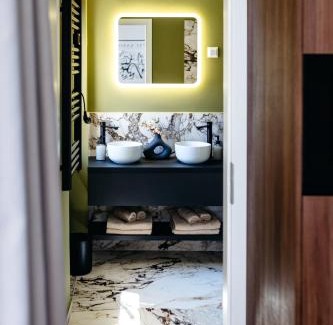 Gyor Apartamento | Park Home with Free Street Parking