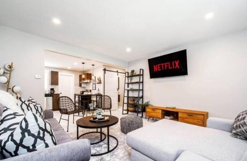 Northeast Edmonton Casa | Park Life Retreat - King Bed - Pet Friendly - Clean!