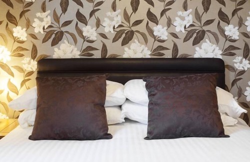 Rushmoor District Casa | Park Lodge Guest House