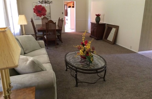 Central Oklahoma City Casa | Park Manor on two wooded acres close to golf, OKC Zoo, Remington Park, OKANA