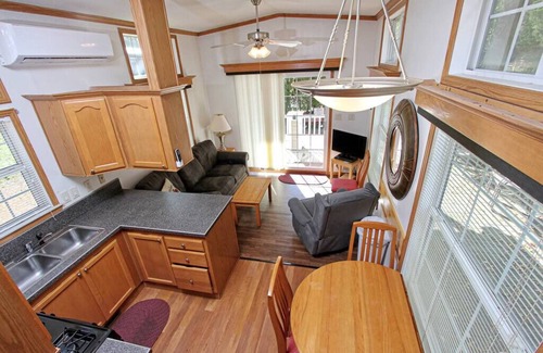 Centre Hall Cabina | Park Model 35 w/ 3 Beds