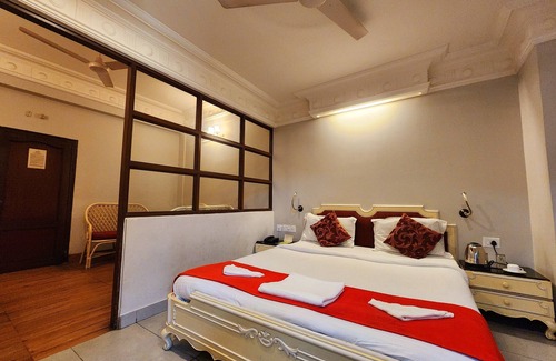 Ballygunge Hotel | Park Palace Hotel