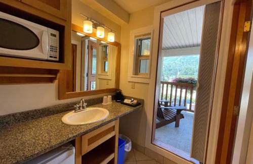 East Kootenay Cabina | Park Place Lodge