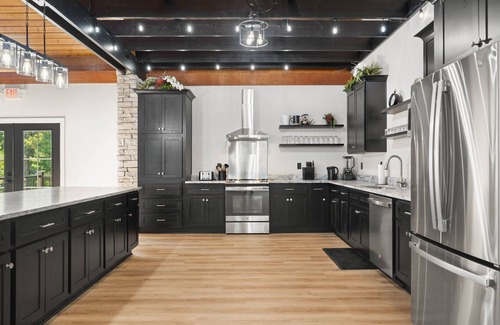 Jeffersonville Cabina | Park Place Lodge - Stay Play Celebrate - Sleeps 34