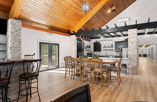 Jeffersonville Cabina | Park Place Lodge - Stay Play Celebrate - Sleeps 34