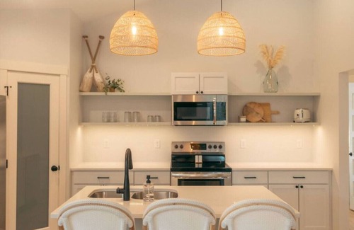 Park Point Casa | Park Point Scandinavian Home🌲 Family Retreat ☀️ 🌊 Pet Friendly 🐾