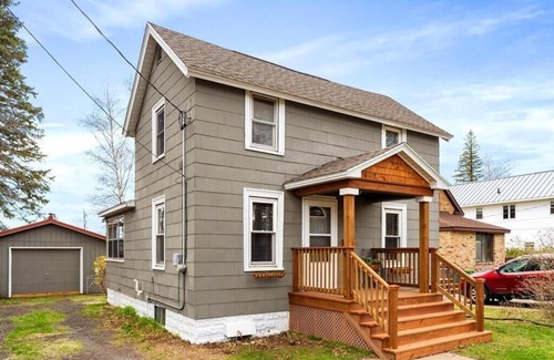 Duluth Casa | Park Point summer house near the beach
