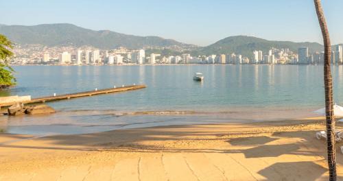 Guitarrón Complejo | Park Royal Beach Acapulco - All Inclusive