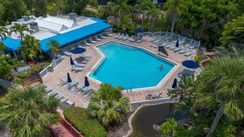 Park Shore Casa | Park Shore Resort - Pool & Bar Close to Beach