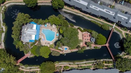 Park Shore Casa | Park Shore Resort - Pool & Bar Close to Beach