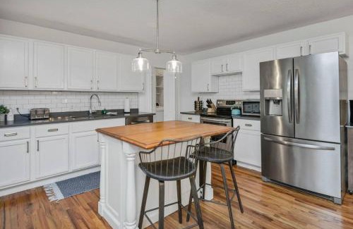 Earlewood Casa | Park St Haven 4BR with Patio